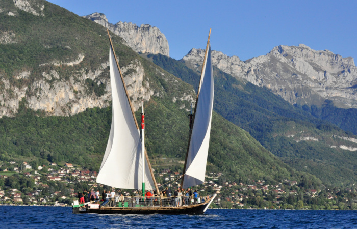 L'Espérance II sur le lac d'Annecy